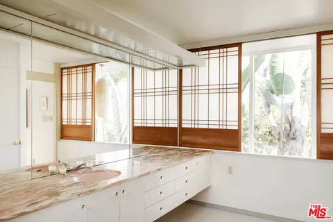 Bath - 3334 E 1st St, Long Beach, CA 90803 photo 1 of 5