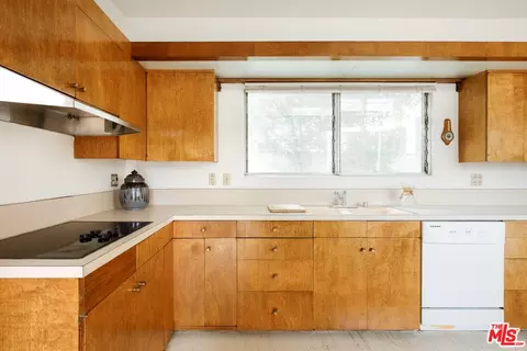 Kitchen - 3334 E 1st St, Long Beach, CA 90803 photo 3 of 4
