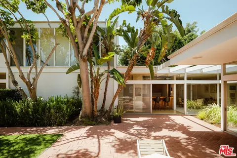 3334 E 1st St, Long Beach, CA 90803