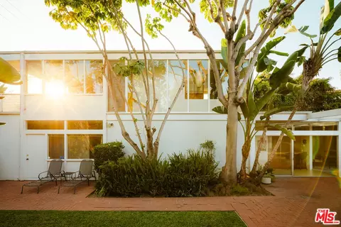 Exterior - 3334 E 1st St, Long Beach, CA 90803 photo 24 of 30