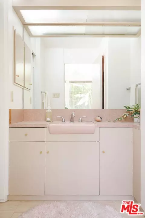 Bath - 3334 E 1st St, Long Beach, CA 90803 photo 4 of 5