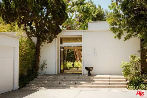 Exterior - 3334 E 1st St, Long Beach, CA 90803 photo 4 of 30