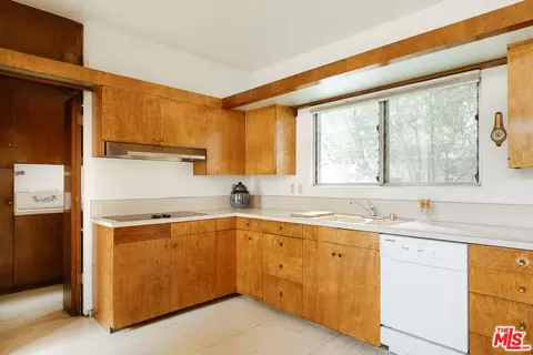 Kitchen - 3334 E 1st St, Long Beach, CA 90803 photo 2 of 4