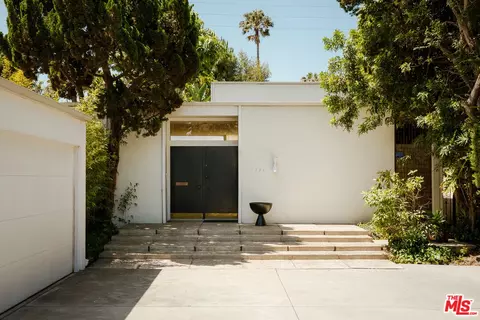 Exterior - 3334 E 1st St, Long Beach, CA 90803 photo 3 of 30