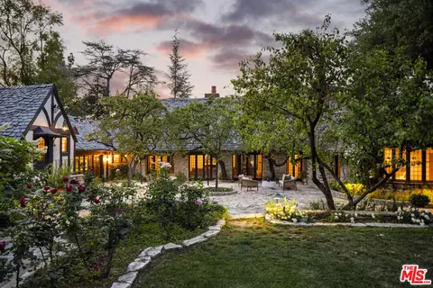 4934 Queen Florence Ln, Woodland Hills, CA 91364
