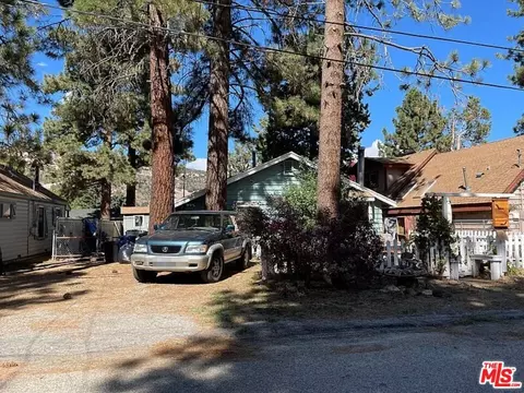 813 E Mountain View Blvd, Big Bear City, CA 92314