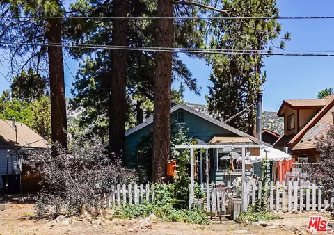 813 E Mountain View Blvd, Big Bear City, CA 92314