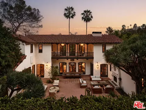 2666 Aberdeen Ave, Los Angeles, CA 90027