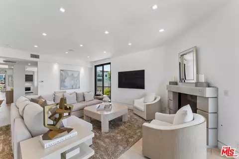 455 S Bedford Dr #8, Beverly Hills, CA 90212