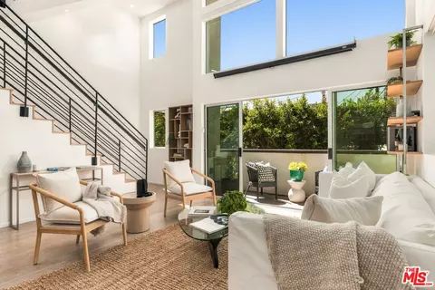 5411 W Wilshire Vista Ln, Los Angeles, CA 90019
