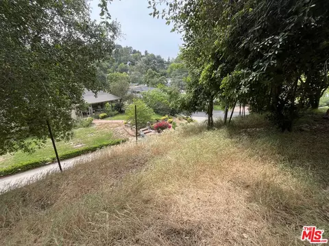1457 Cheviotdale Dr, Pasadena, CA 91105 photo 5