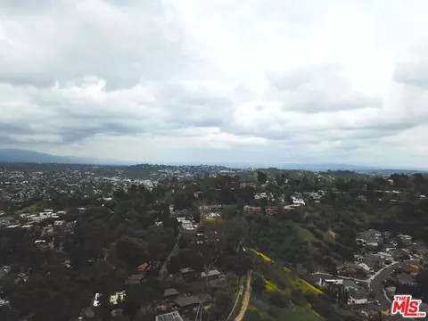 1457 Cheviotdale Dr, Pasadena, CA 91105 photo 2