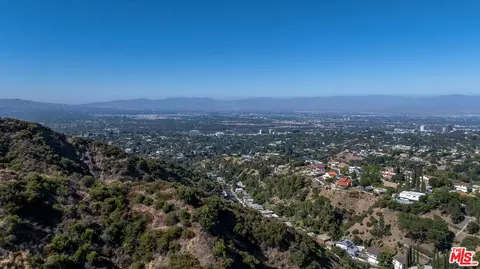 17158 Clemons Dr, Encino, CA 91436