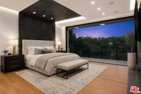 Bedroom - 2358 Kimridge Rd, Beverly Hills, CA 90210 photo 1 of 1