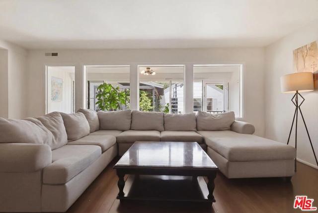 11801 Rose Ave, Los Angeles, CA 90066