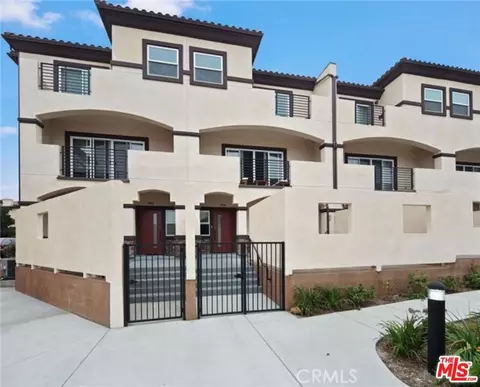 904 Warwick Ave, Thousand Oaks, CA 91360