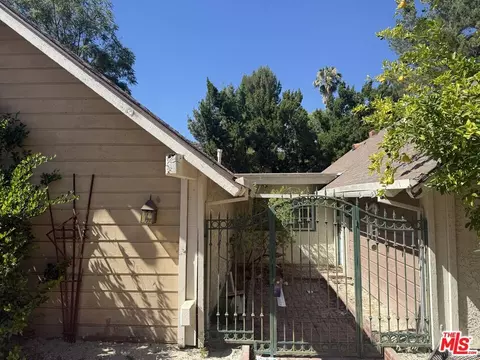 22520 Malden St, Canoga Park, CA 91304