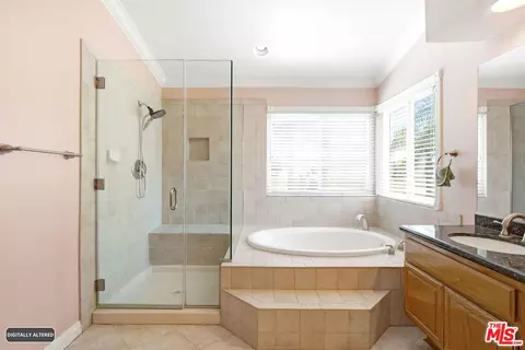 Bath - 14282 Rideout Ct, Fontana, CA 92336 photo 3 of 4