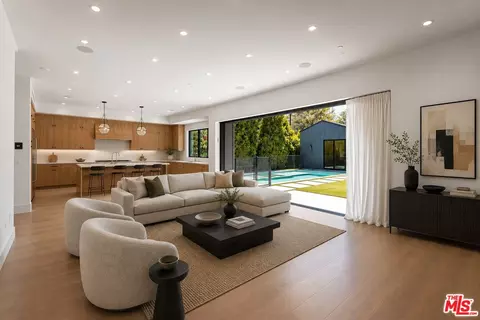 5347 Amigo Ave, Tarzana, CA 91356