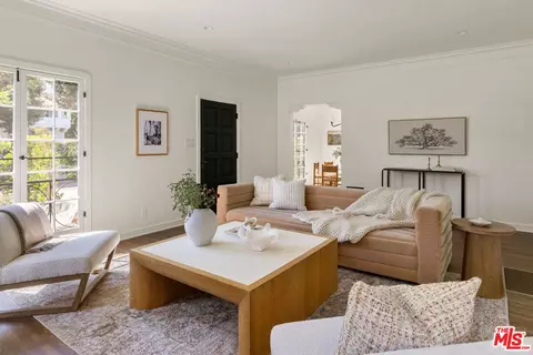 1106 S Cochran Ave, Los Angeles, CA 90019