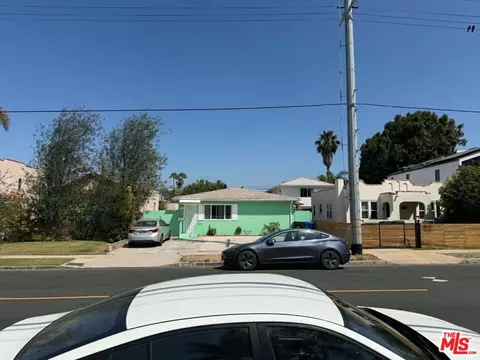 10741 Charnock Rd, Los Angeles, CA 90034