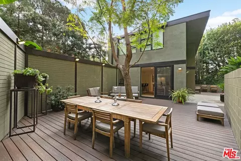 2641 Rinconia Dr, Los Angeles, CA 90068