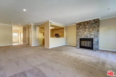 Living - 4501 Carpinteria Ave #C, Carpinteria, CA 93013 photo 5 of 7