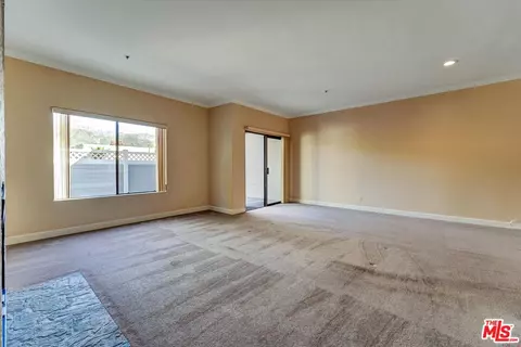 Living - 4501 Carpinteria Ave #C, Carpinteria, CA 93013 photo 4 of 7