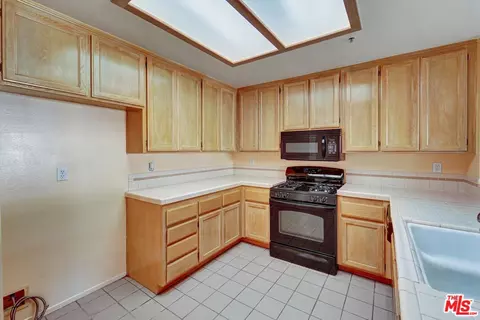 Kitchen - 4501 Carpinteria Ave #C, Carpinteria, CA 93013 photo 4 of 4