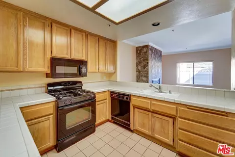 Kitchen - 4501 Carpinteria Ave #C, Carpinteria, CA 93013 photo 2 of 4
