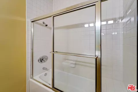 Bath - 4501 Carpinteria Ave #C, Carpinteria, CA 93013 photo 6 of 8