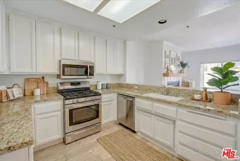 Kitchen - 4501 Carpinteria Ave #C, Carpinteria, CA 93013 photo 1 of 4