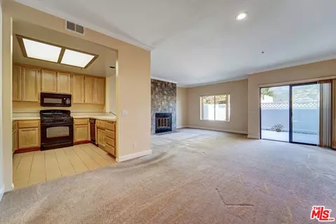 Living - 4501 Carpinteria Ave #C, Carpinteria, CA 93013 photo 2 of 7