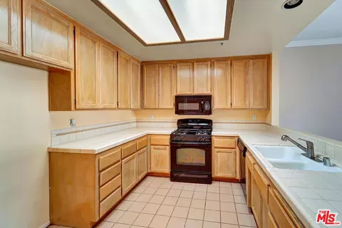 Kitchen - 4501 Carpinteria Ave #C, Carpinteria, CA 93013 photo 3 of 4