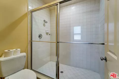 Bath - 4501 Carpinteria Ave #C, Carpinteria, CA 93013 photo 4 of 8