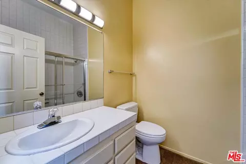 Bath - 4501 Carpinteria Ave #C, Carpinteria, CA 93013 photo 5 of 8