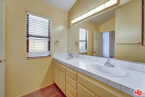 Bath - 4501 Carpinteria Ave #C, Carpinteria, CA 93013 photo 2 of 8