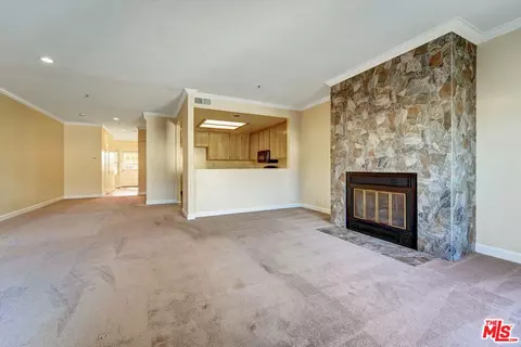 Living - 4501 Carpinteria Ave #C, Carpinteria, CA 93013 photo 6 of 7