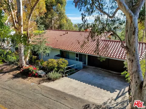 3557 Serra Rd, Malibu, CA 90265 photo 2