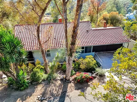 3557 Serra Rd, Malibu, CA 90265 photo 3