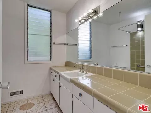 3557 Serra Rd, Malibu, CA 90265 photo 17
