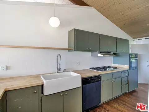 3557 Serra Rd, Malibu, CA 90265 photo 12