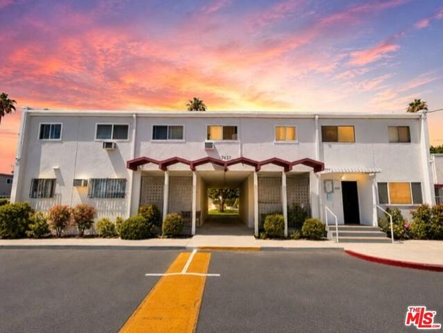7137 Coldwater Canyon Ave #12, North Hollywood, CA 91605