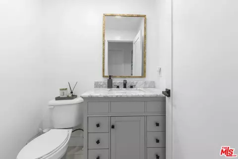 Bath - 10214 Marcus Ave, Tujunga, CA 91042 photo 1 of 3