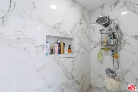Bath - 10214 Marcus Ave, Tujunga, CA 91042 photo 3 of 3