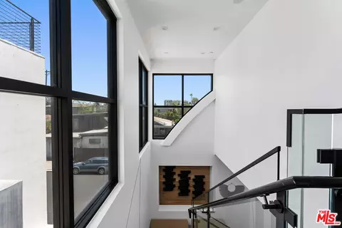 647 Mildred Ave, Venice, CA 90291 photo 24