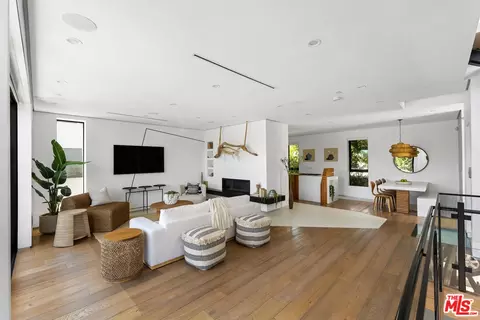 647 Mildred Ave, Venice, CA 90291 photo 3