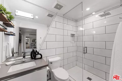647 Mildred Ave, Venice, CA 90291 photo 23