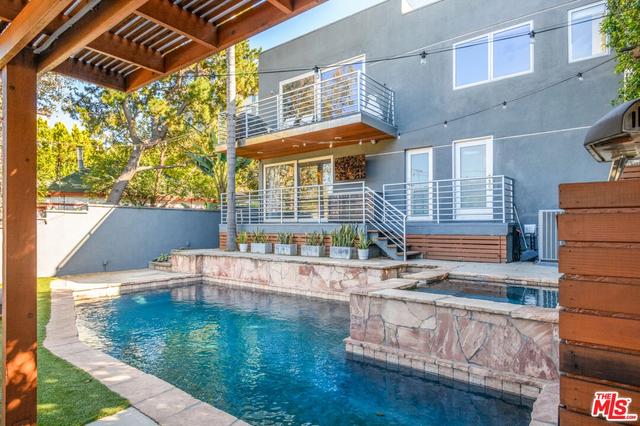 6830 Cahuenga Park Trl, Los Angeles, CA 90068