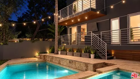 6830 Cahuenga Park Trl, Los Angeles, CA 90068